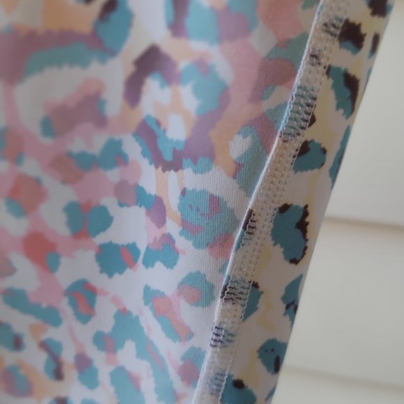 NWT  L'URV Pastel Animal Print Leggings 3/4 leg  Sz S - Picture 6 of 11